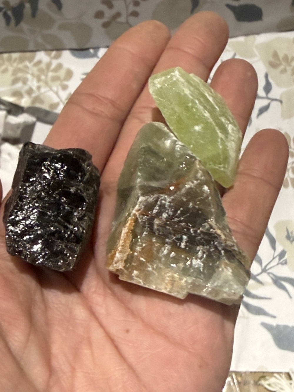7 Assorted Raw Healing Crystal Lot - Mixed Colors - Picture 2 of 5